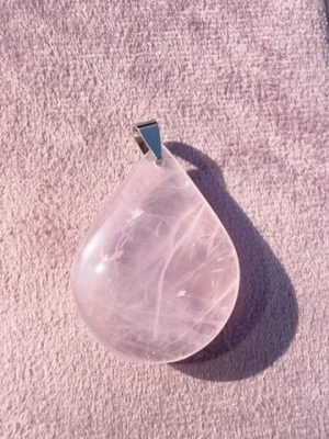 Pendentif pierre plate goutte quartz rose AA