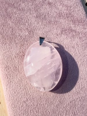 Pendentif pierre plate ovale quartz rose AA