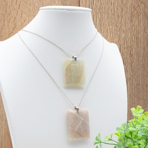 Pendentif pierre plate rectangle pierre de lune beige AA