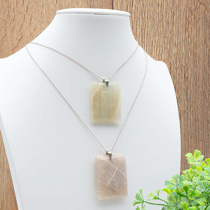 Pendentif pierre plate rectangle pierre de lune beige AA