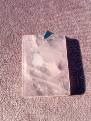 Pendentif pierre plate rectangle quartz rose AA