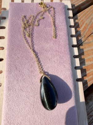 Pendentif goutte sautoir œil de faucon AA